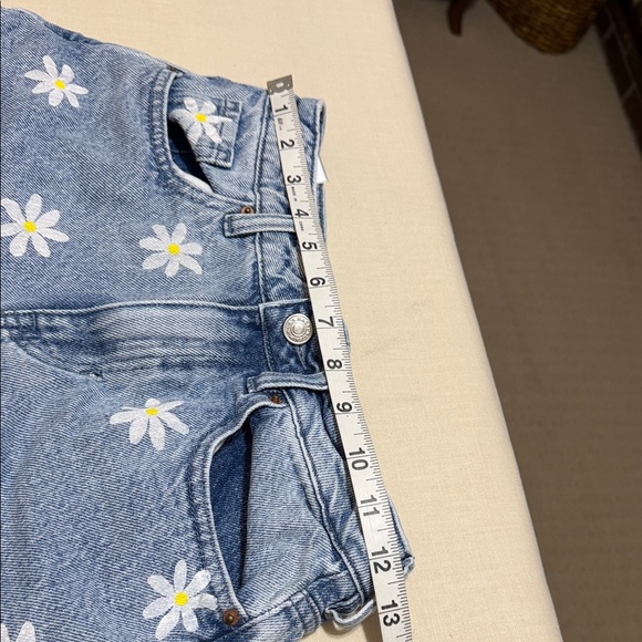 PacSun Mom Jean Blue Jean Shorts with Daisy Design.  Size 25”. - Picture 9 of 11